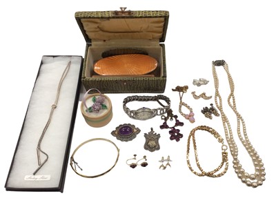 Lot 1004 - Group of silver and other costume jewellery