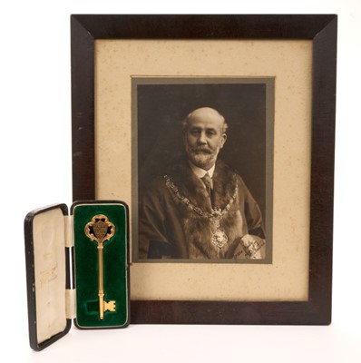 Lot 9 - Fine 9ct gold presentation key in case, and related photograph