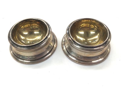 Lot 1020 - Pair of silver salts with gilt interiors (London 1899) maker Edward Barnard & Sons Ltd