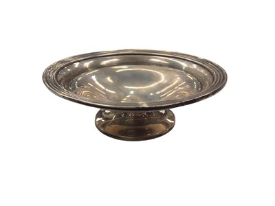 Lot 1024 - Silver pedestal bowl (London 1910), 15cm diameter