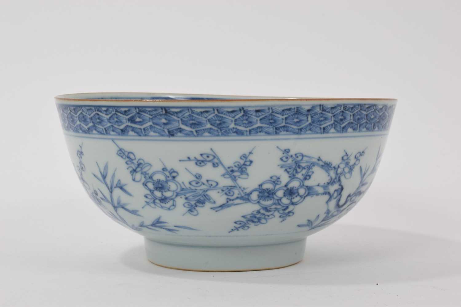 Lot 61 - 18th century Chinese export blue and white round bowl