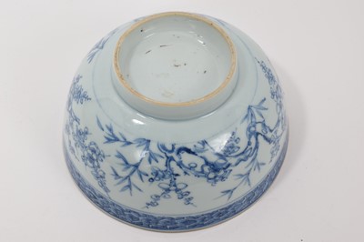 Lot 61 - 18th century Chinese export blue and white round bowl