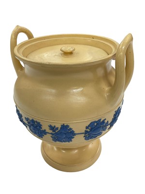 Lot 186 - Wedgwood drabware jar and cover
