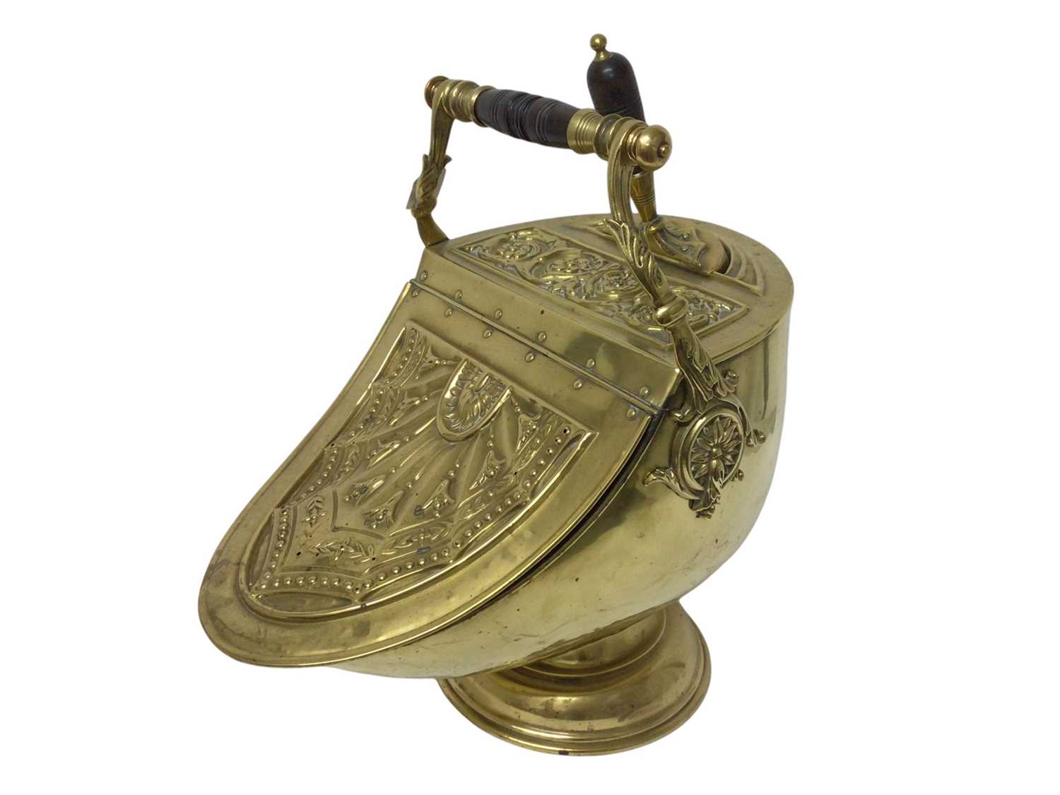 Lot 1457 - Good quality Edwardian brass helmet shape coal scuttle with integral brass scuttle