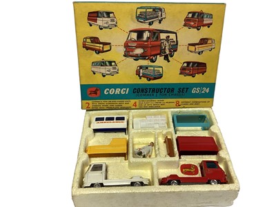 Lot 189 - Corgi Constructor Set (Commer 3/4 Ton Chassis) GS/24 and Beast Carrier No.58, both boxed (2)
