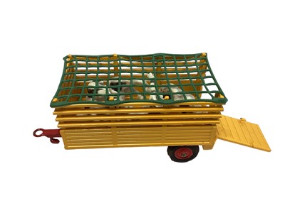 Lot 189 - Corgi Constructor Set (Commer 3/4 Ton Chassis) GS/24 and Beast Carrier No.58, both boxed (2)