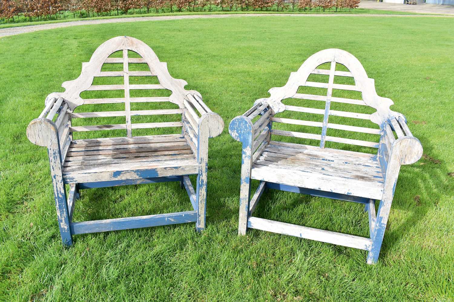 Lot 1401 - Pair of small size Lutyens style benches,