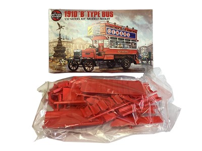 Lot 42 - Airfix 1:32 Scale  Series 4 1910 B Type Bus No.6443-1 & 1914 Dennis Fire Engine  No. 6442-8, both boxed (2)