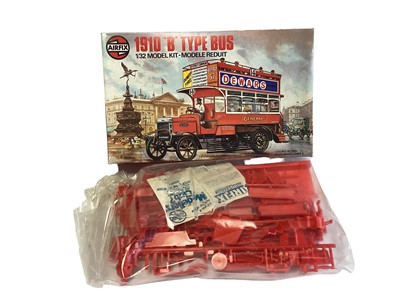 Lot 43 - Airfix 1:32 Scale  Series 4 1910 B Type Bus No.6443-1 & 1914 Dennis Fire Engine  No. 6442-8, both boxed (2)