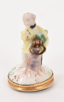 Lot 40 - Chelsea ‘toy’ seal with agate matrix and gold mount, circa 1758