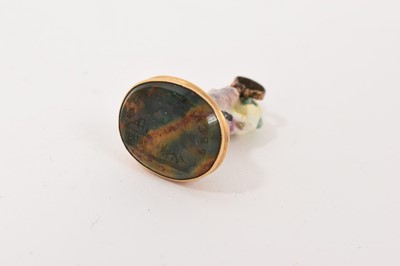 Lot 40 - Chelsea ‘toy’ seal with agate matrix and gold mount, circa 1758