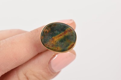 Lot 40 - Chelsea ‘toy’ seal with agate matrix and gold mount, circa 1758