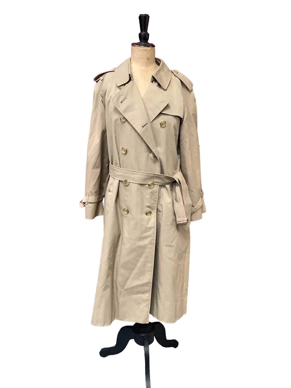 Lot 2082 - Ladies vintage Burberrys' trench coat with