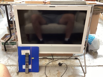 Lot 2467 - Bang & Olufsen Beoplay V1 television with remote