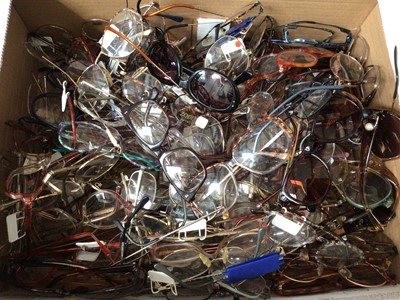 Lot 307 - Selection of prescription reading glasses and sunglasses (1 box)