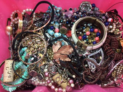 Lot 1015 - Collection of vintage and modern costume jewellery