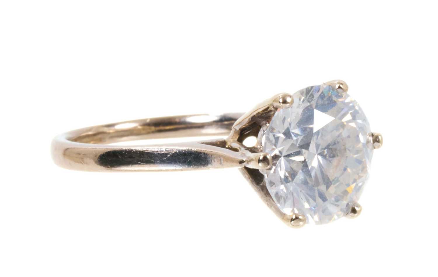 Lot 597 - Diamond single stone ring