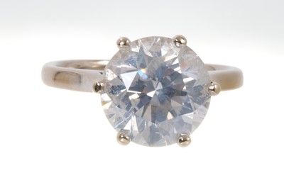 Lot 597 - Diamond single stone ring