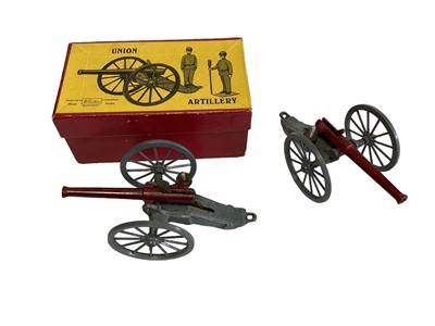 Lot 239 - Britains American Civil War Union Artillery in box No.2057, plus one other loose (2)