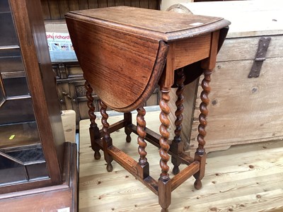 Lot 1351 - 1920s oak Drop leaf table