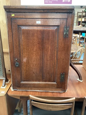 Lot 1315 - Georgian oak hanging corner cupboard with shaped shelves 68 x 91 cm