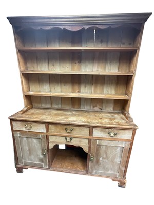 Lot 1431 - Victorian pine dresser