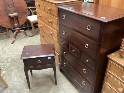 Lot 1332 - Stag mahogany chest of 7 drawers and matching bedside cabinet (2)