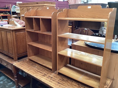 Lot 1336 - Two 1930s oak freestanding small bookcases , each 64cm wide, 95cm high