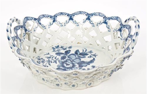 Lot 1 - 18th century Worcester blue and white...