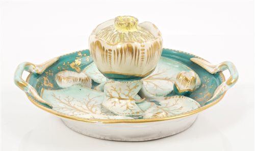 Lot 3 - 18th century Chelsea porcelain inkwell with...