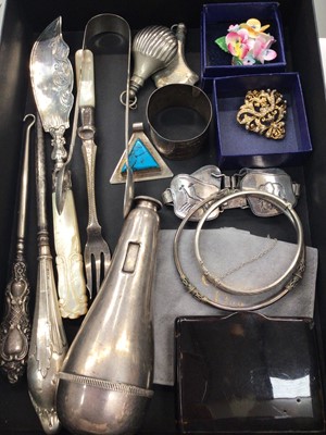 Lot 1050 - Silver items, jewellery and bijouterie