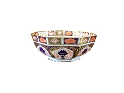 Lot 1118 - Royal Crown Derby Imari pattern 1128 octagonal bowl, 24cm across