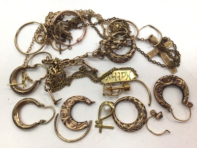 Lot 1061 - Group of 9ct gold and yellow metal jewellery, mostly broken chains and earrings