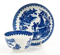 Lot 25 - 18th century Worcester blue and white tea bowl...