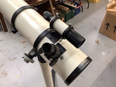 Lot 116 - Amateur astronomer telescope on tripod