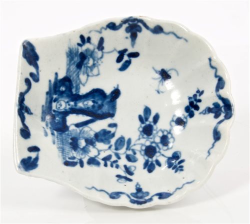 Lot 32 - 18th century Worcester blue and white shell...