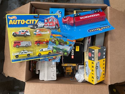 Lot 99 - One box of boxed model vehicles, including Corgi, Vanguards, Hot Wheels, etc