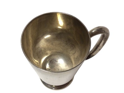 Lot 439 - Early 20th century silver mug