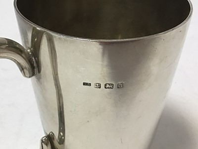 Lot 439 - Early 20th century silver mug