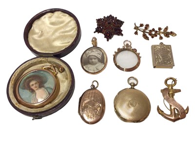 Lot 527 - A group of antique lockets and brooches to include three 9ct gold framed double-side circular lockets, gold anchor brooch 'HMS Lawford', etc