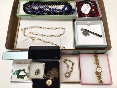 Lot 194 - Collection of jewellery to include Jersey cultured freshwater pearl and turquoise bead necklace with gold clasp, lapis lazuli bead necklace, jet bead necklace, etc