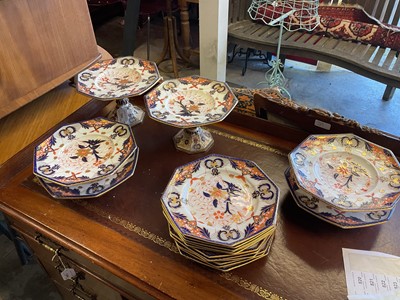 Lot 793 - A Davenport Imari pattern dessert service, four footed dishes, two larger, and other (17)