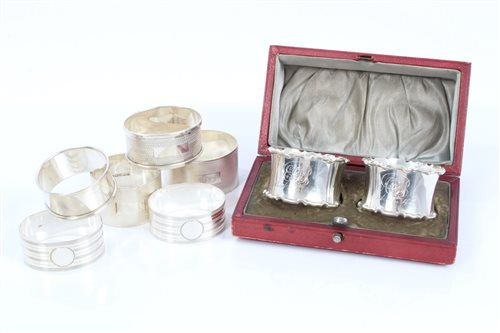 Lot 156 - Pair late Edwardian Silverer napkin rings with...