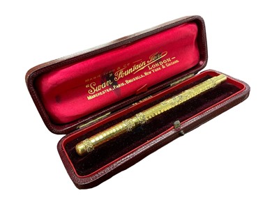 Lot 816 - Gilt cased Swan fountain pen, in original box