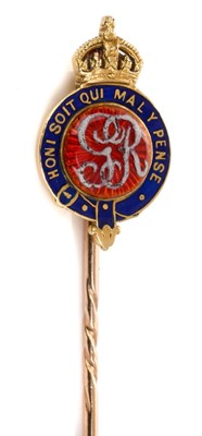 Lot 75 - H.M.King George V, fine Royal presentation gold and enamel stick pin displaying the Tudor Crown and Royal Cypher