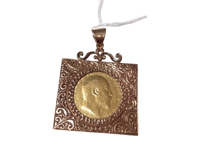 Lot 16 - Edwardian gold sovereign, 1906, in a 9ct gold square plaque pendant mount