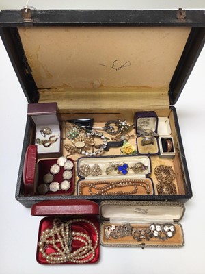 Lot 162 - Vintage costume jewellery and bijouterie