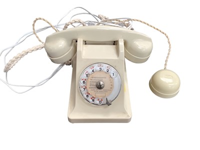 Lot 2508 - Vintage cream Bakelite telephone