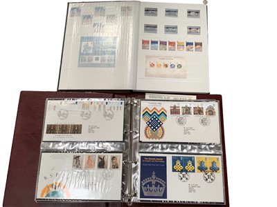 Lot 1415 - Stamps GB QE11 collection including early Commemorative sets