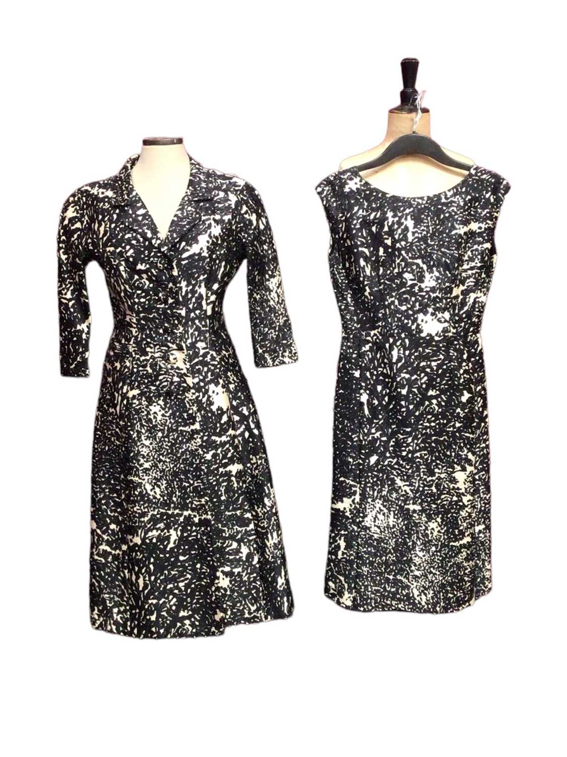 Lot 2084 - Designer Ben Zuckerman high-quality 1950's occassions dress and coat suit in black and cream abstract print with hand finishing. Retailer Saks Fifth Avenue.